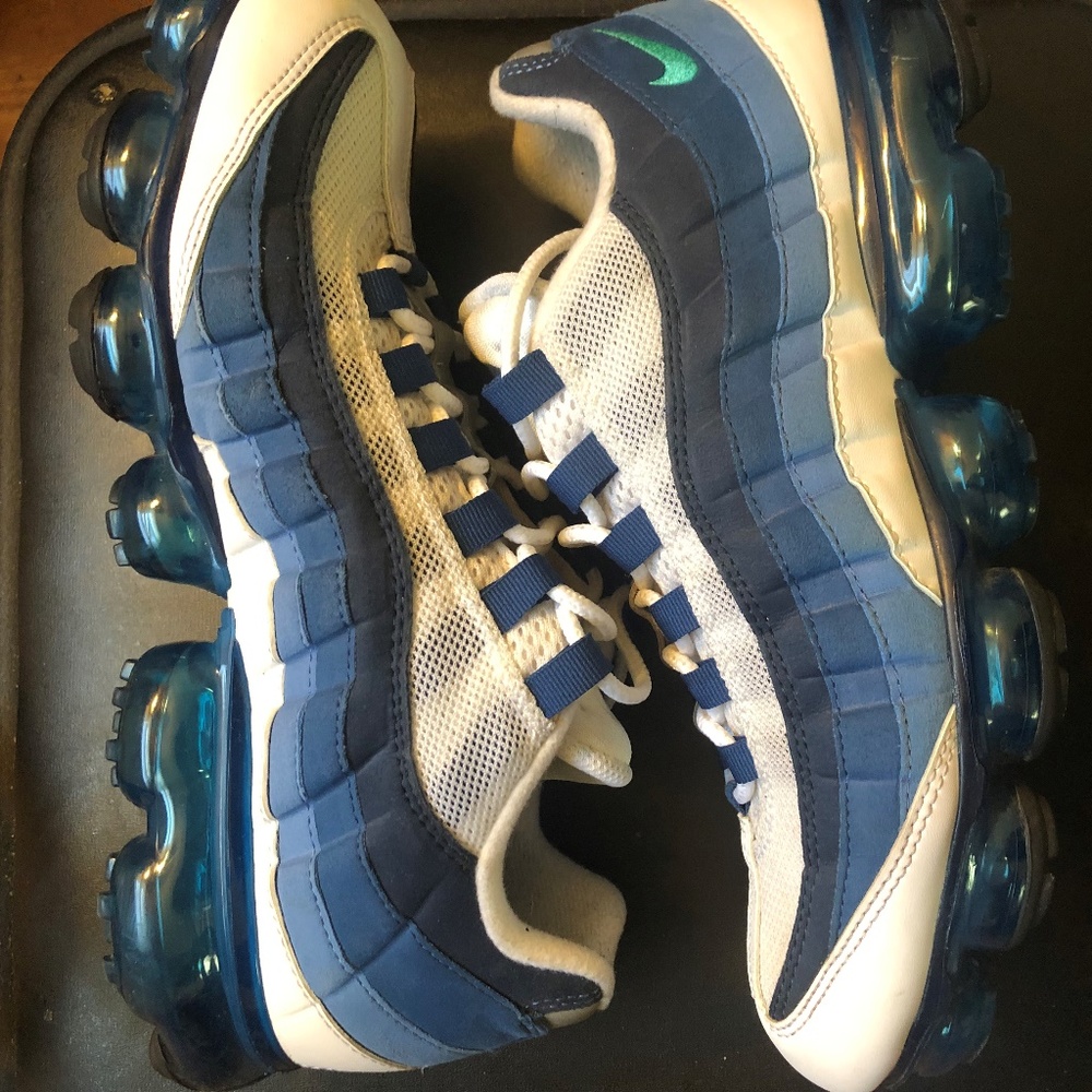 Nike Airmax (Men's Size 9 1/2)